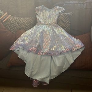 Beautiful Formal Dress size 8 for girls, iridescent color. Long tail on the back